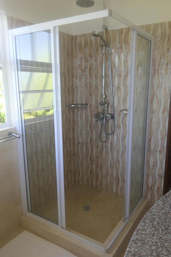 Tropical Garden Self Catering Villa วิกตอเรีย ภายนอก รูปภาพ