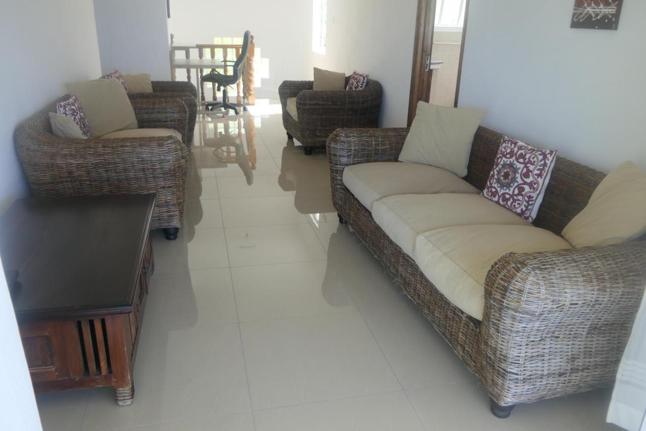 Tropical Garden Self Catering Villa วิกตอเรีย ภายนอก รูปภาพ