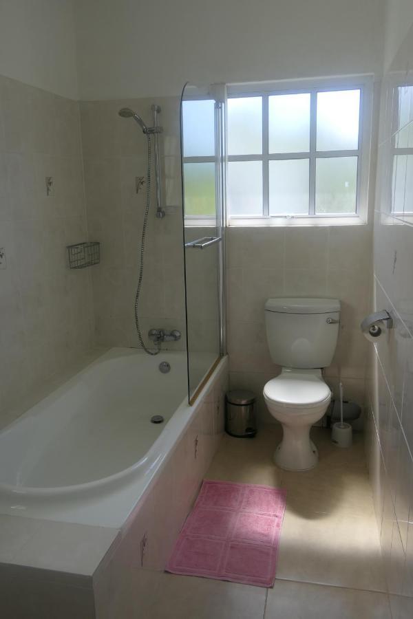 Tropical Garden Self Catering Villa วิกตอเรีย ภายนอก รูปภาพ