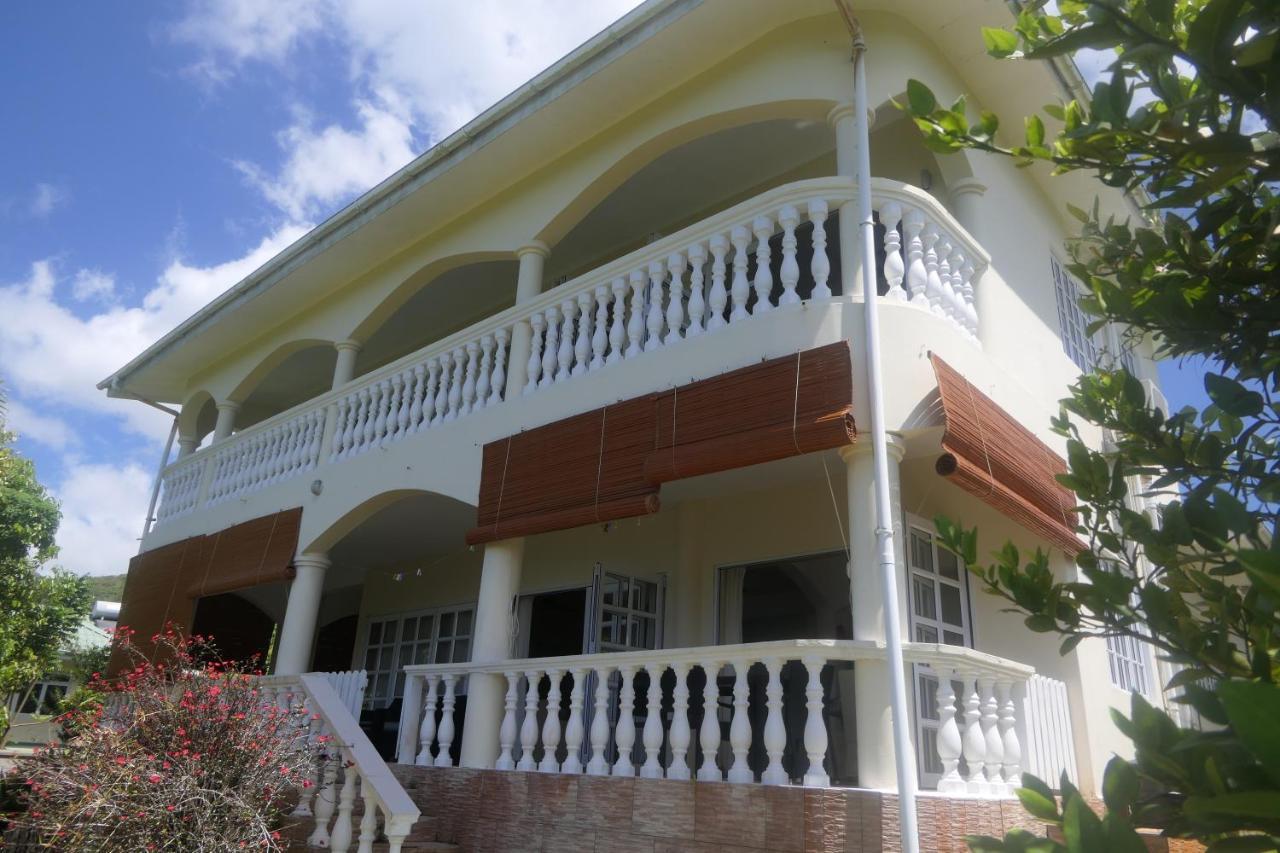 Tropical Garden Self Catering Villa วิกตอเรีย ภายนอก รูปภาพ