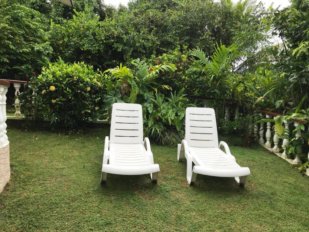 Tropical Garden Self Catering Villa วิกตอเรีย ภายนอก รูปภาพ