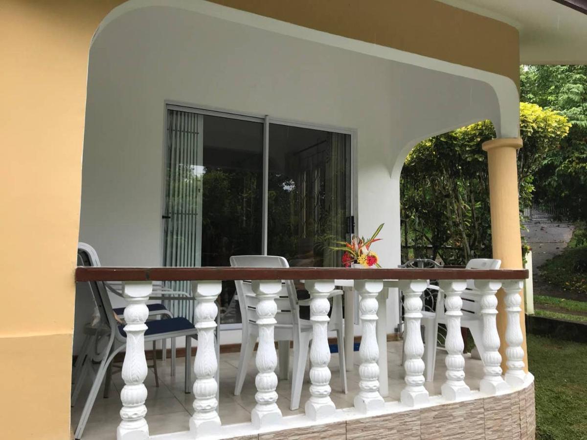 Tropical Garden Self Catering Villa วิกตอเรีย ภายนอก รูปภาพ